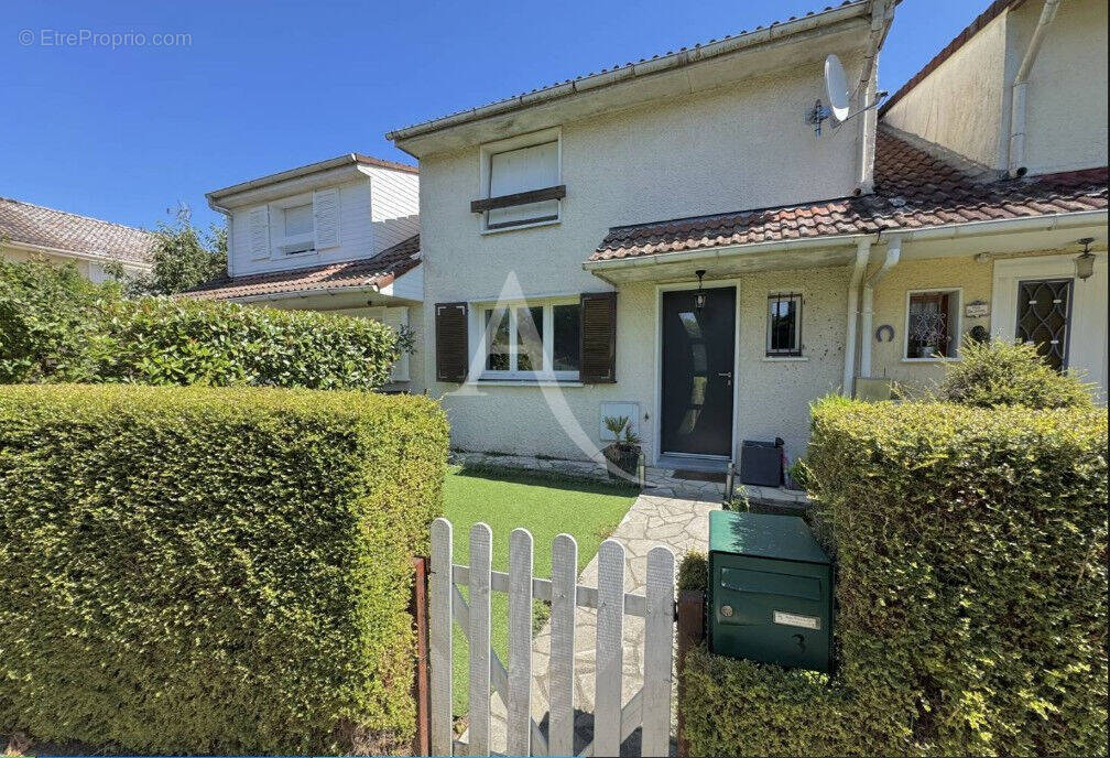 Maison à OZOIR-LA-FERRIERE