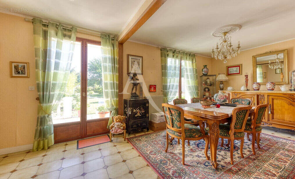 Maison à OZOIR-LA-FERRIERE