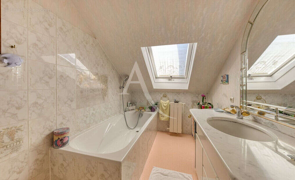 Maison à OZOIR-LA-FERRIERE