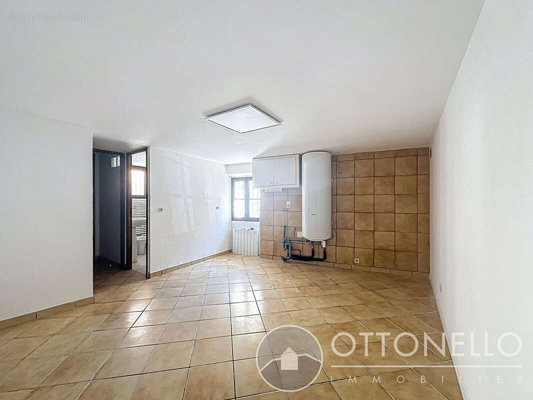 Maison à ROQUEBRUNE-SUR-ARGENS