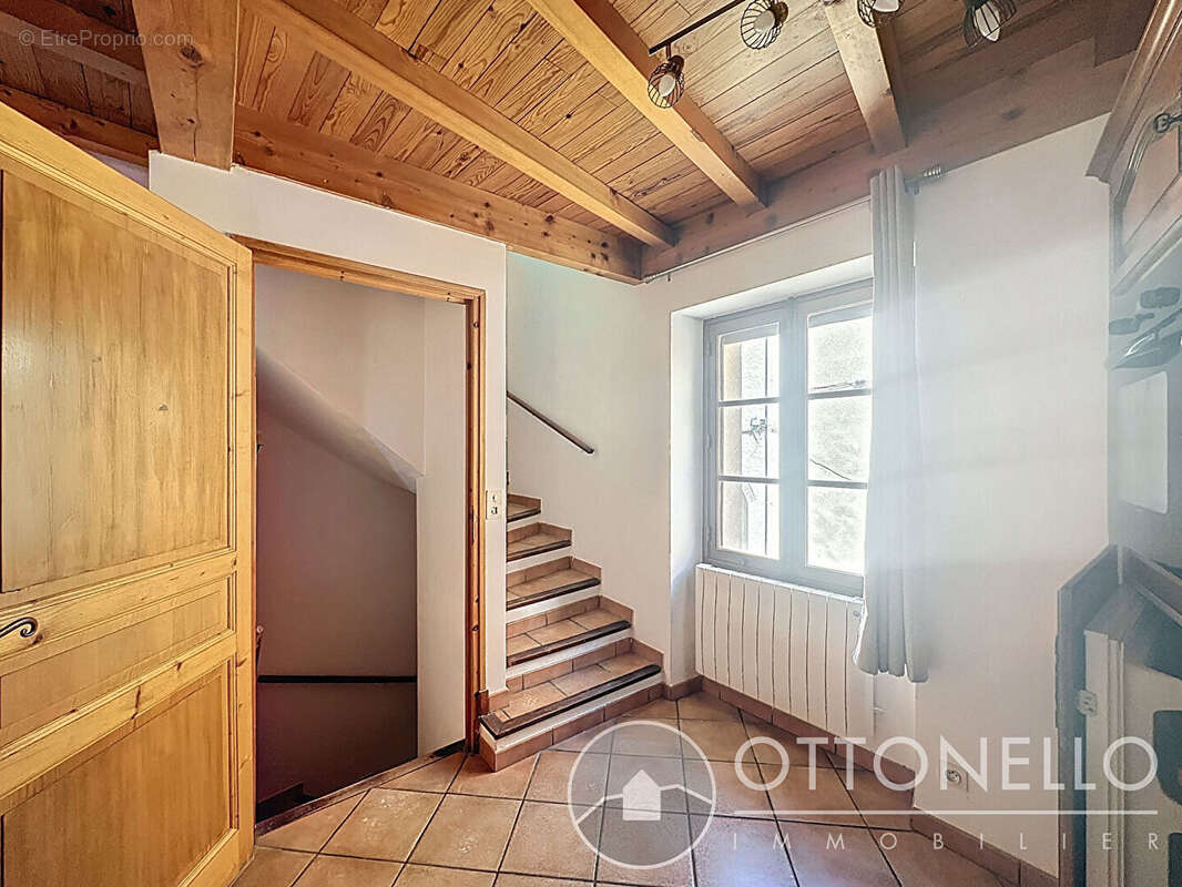 Maison à ROQUEBRUNE-SUR-ARGENS