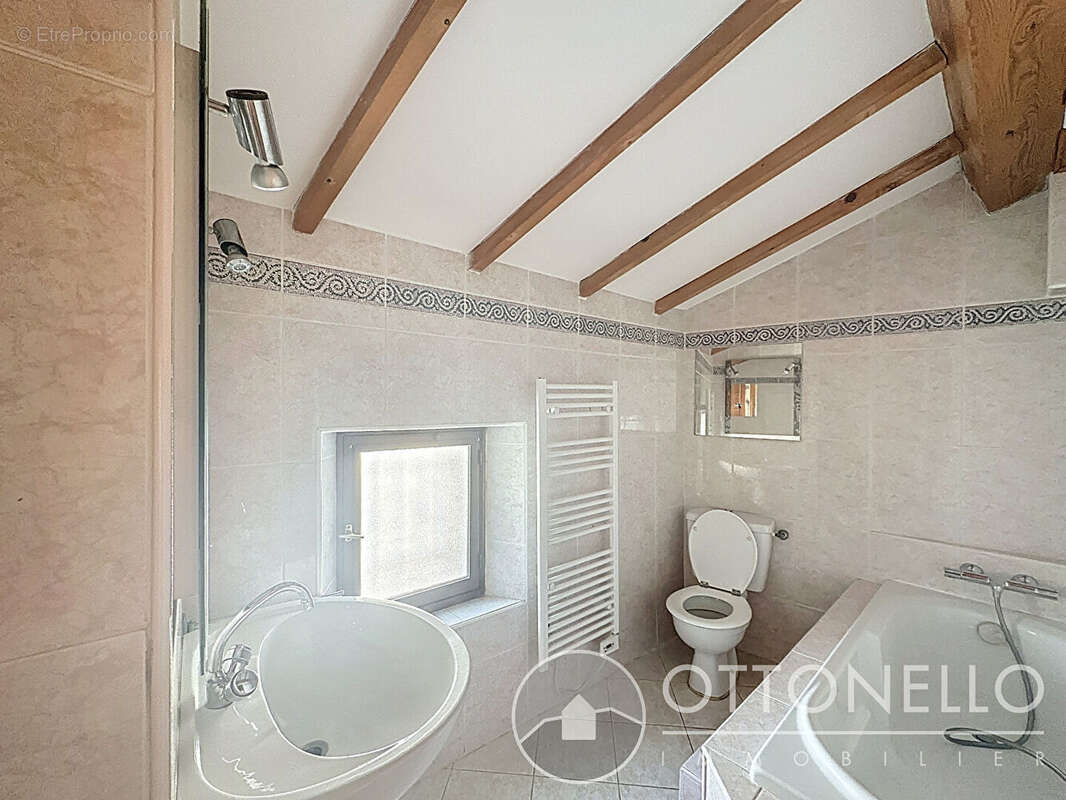 Maison à ROQUEBRUNE-SUR-ARGENS