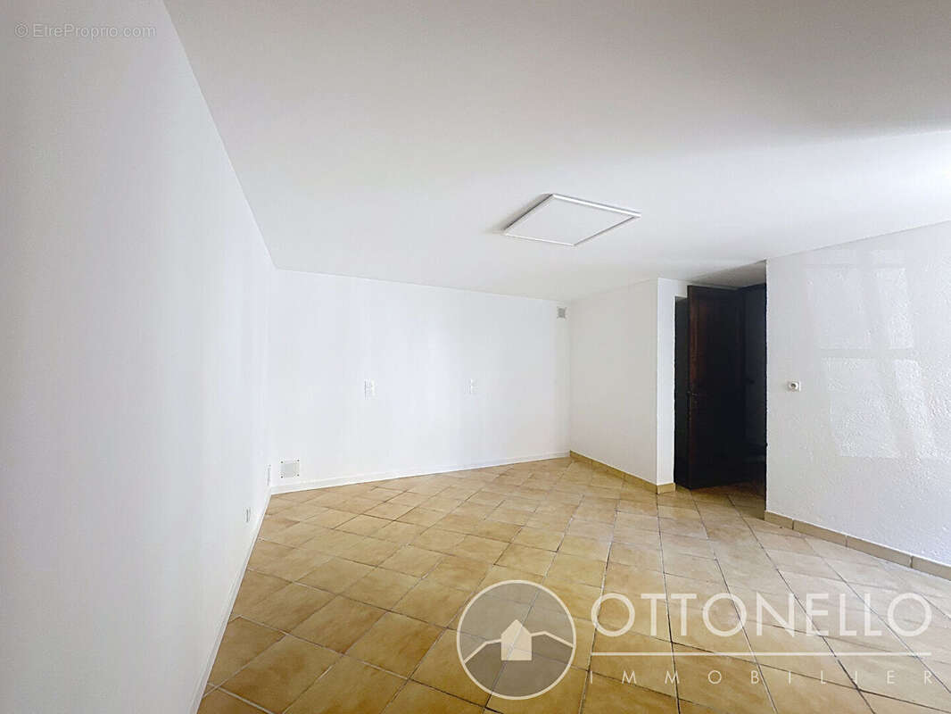 Maison à ROQUEBRUNE-SUR-ARGENS