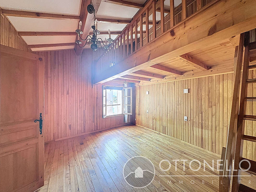 Maison à ROQUEBRUNE-SUR-ARGENS