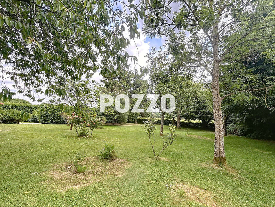 Maison à SAINT-DENIS-LE-GAST