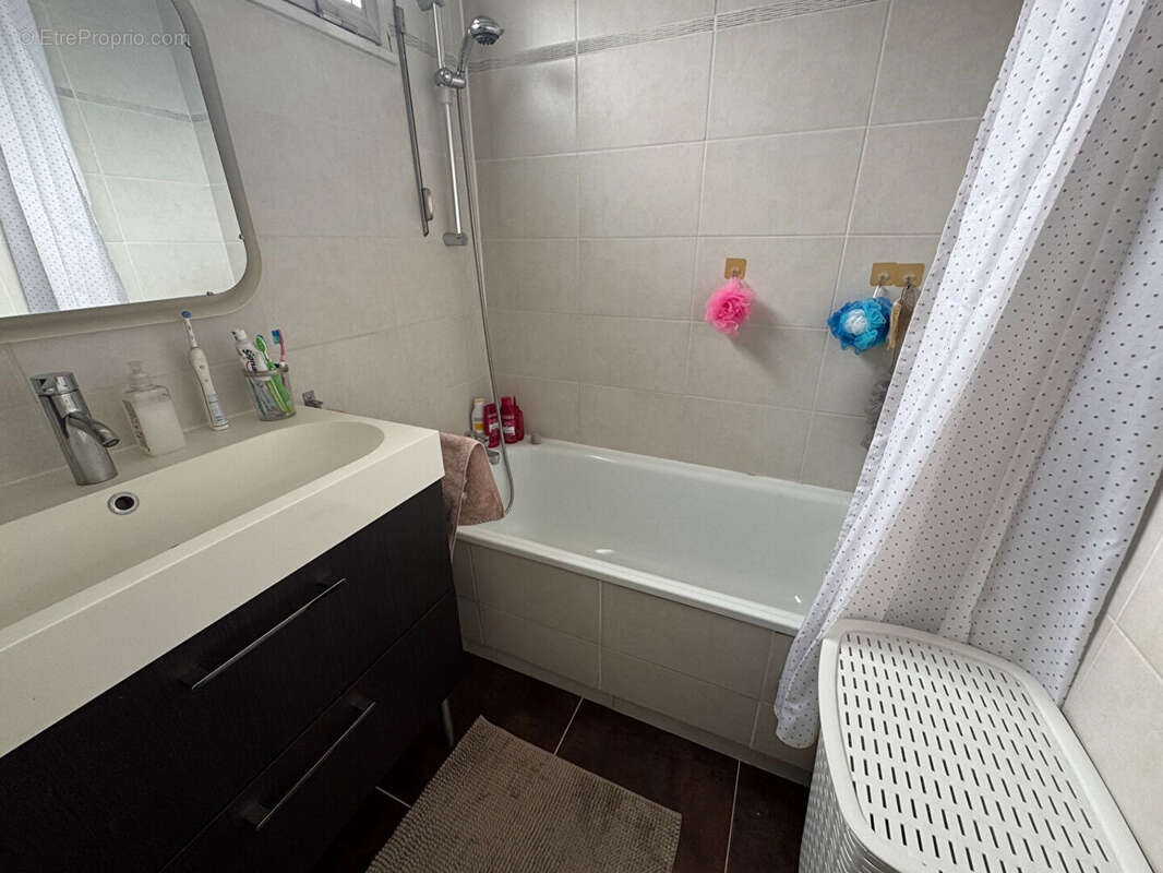 Appartement à PARIS-19E