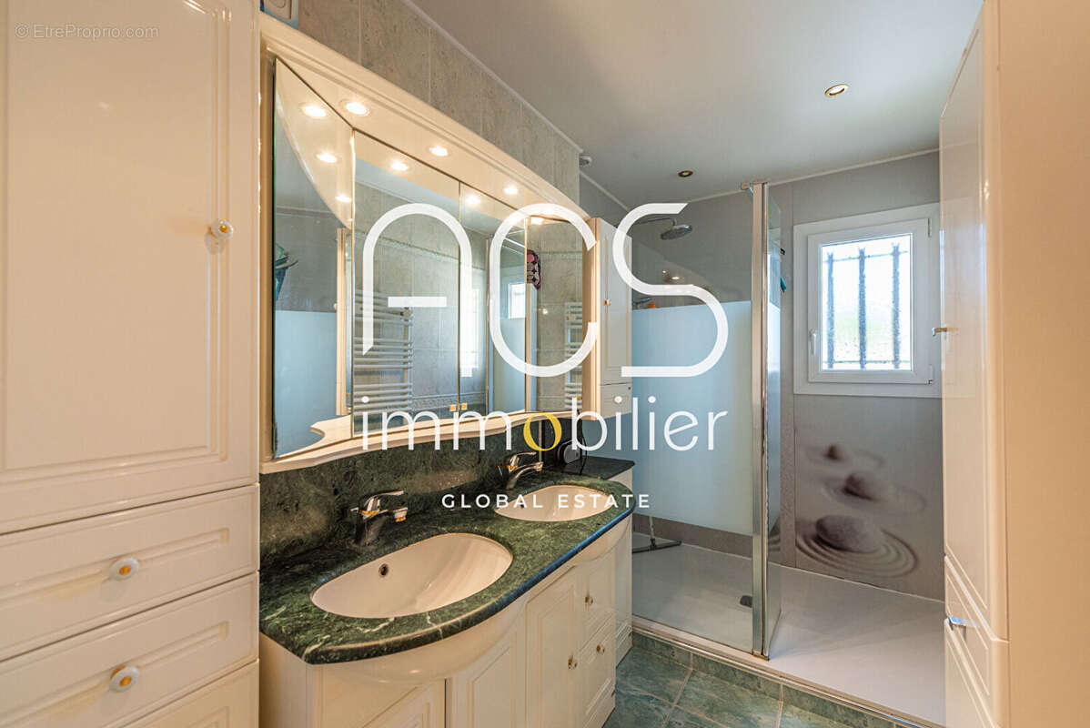 Maison à CHATEAUNEUF-LES-MARTIGUES