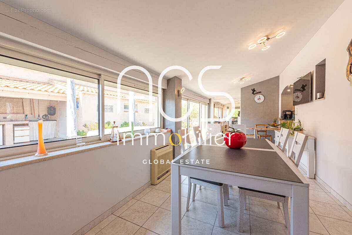 Maison à CHATEAUNEUF-LES-MARTIGUES