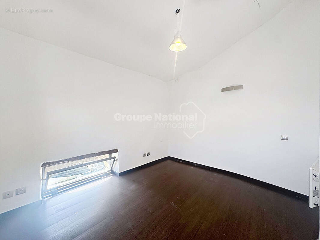 Appartement à CAMARET-SUR-AIGUES