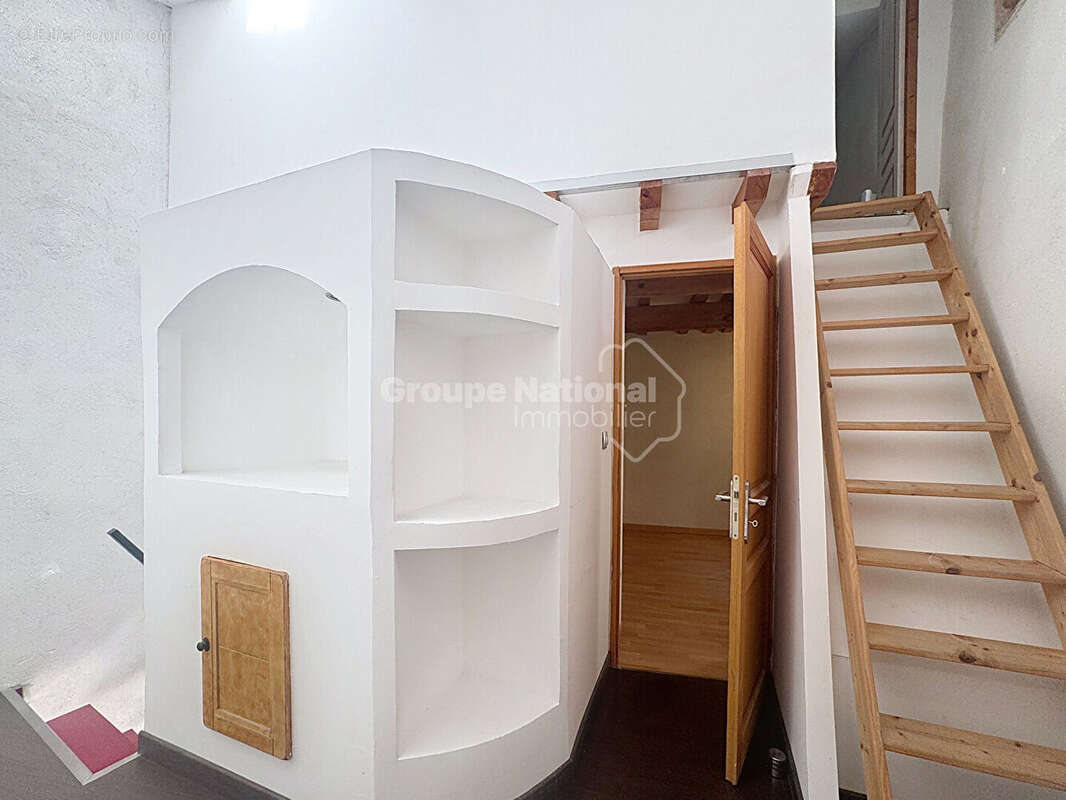 Appartement à CAMARET-SUR-AIGUES