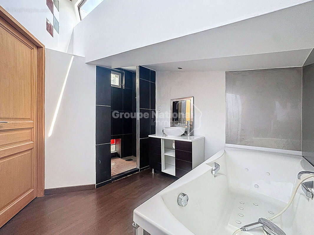 Appartement à CAMARET-SUR-AIGUES