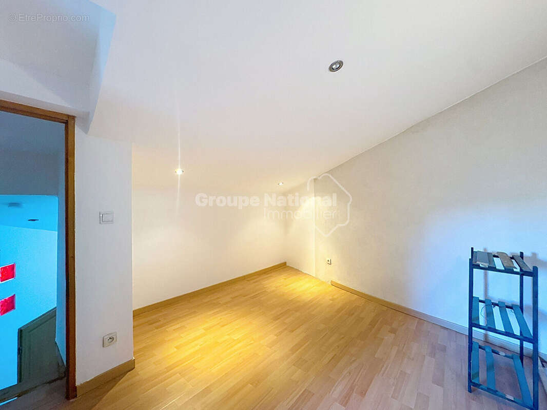 Appartement à CAMARET-SUR-AIGUES