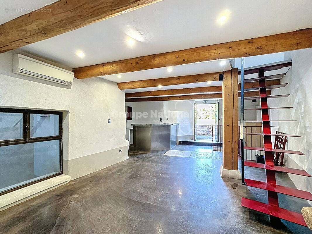 Appartement à CAMARET-SUR-AIGUES