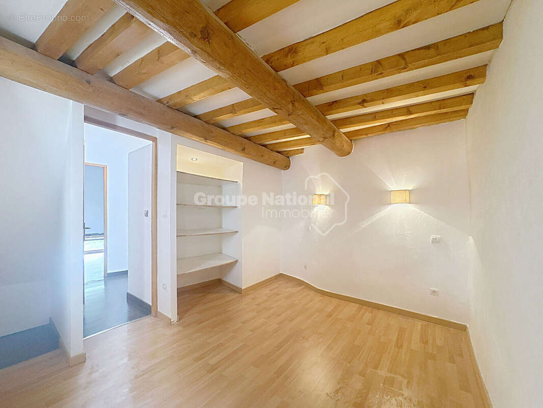 Appartement à CAMARET-SUR-AIGUES