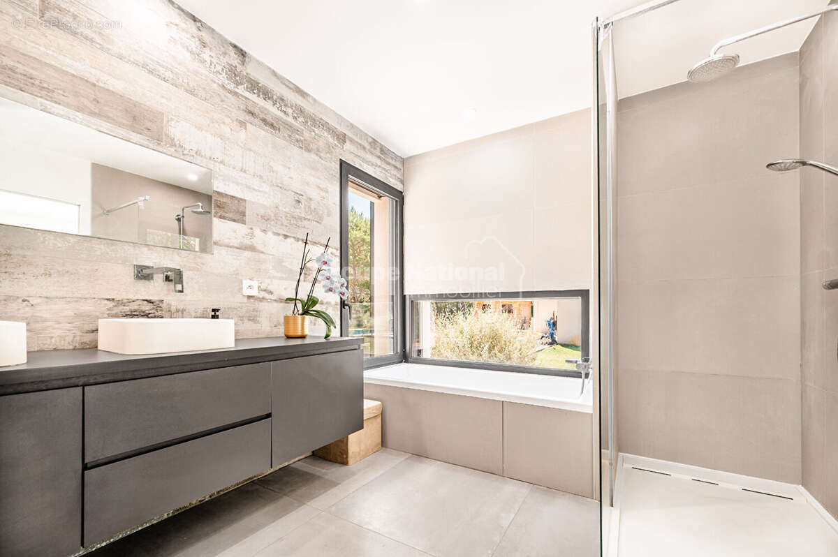 Maison à GREOUX-LES-BAINS