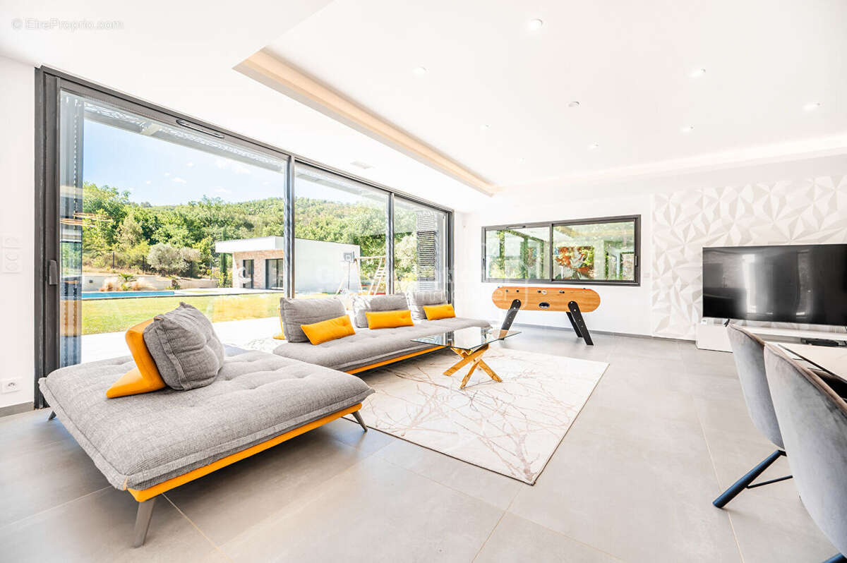 Maison à GREOUX-LES-BAINS