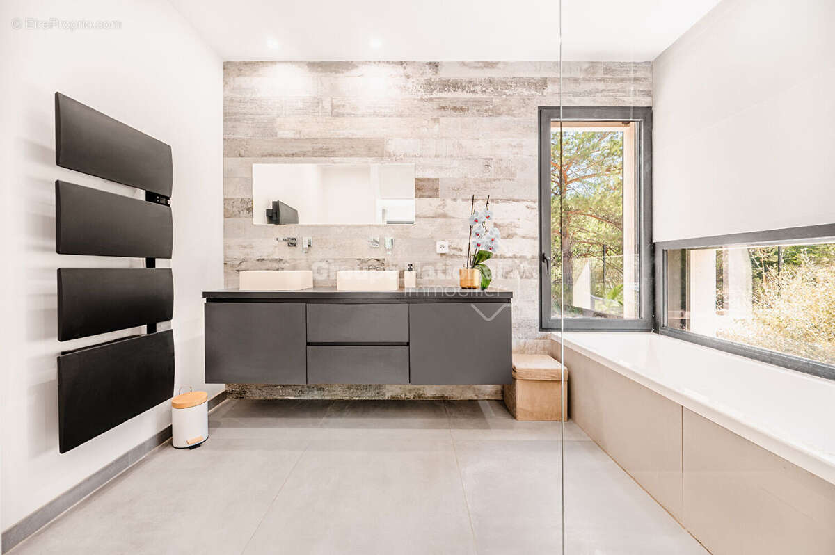 Maison à GREOUX-LES-BAINS