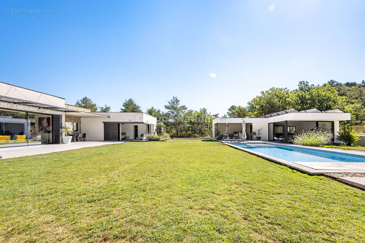 Maison à GREOUX-LES-BAINS