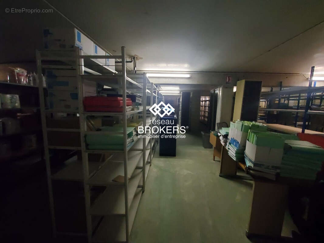 Commerce à CHALLES-LES-EAUX