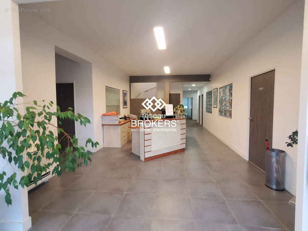 Commerce à CHALLES-LES-EAUX