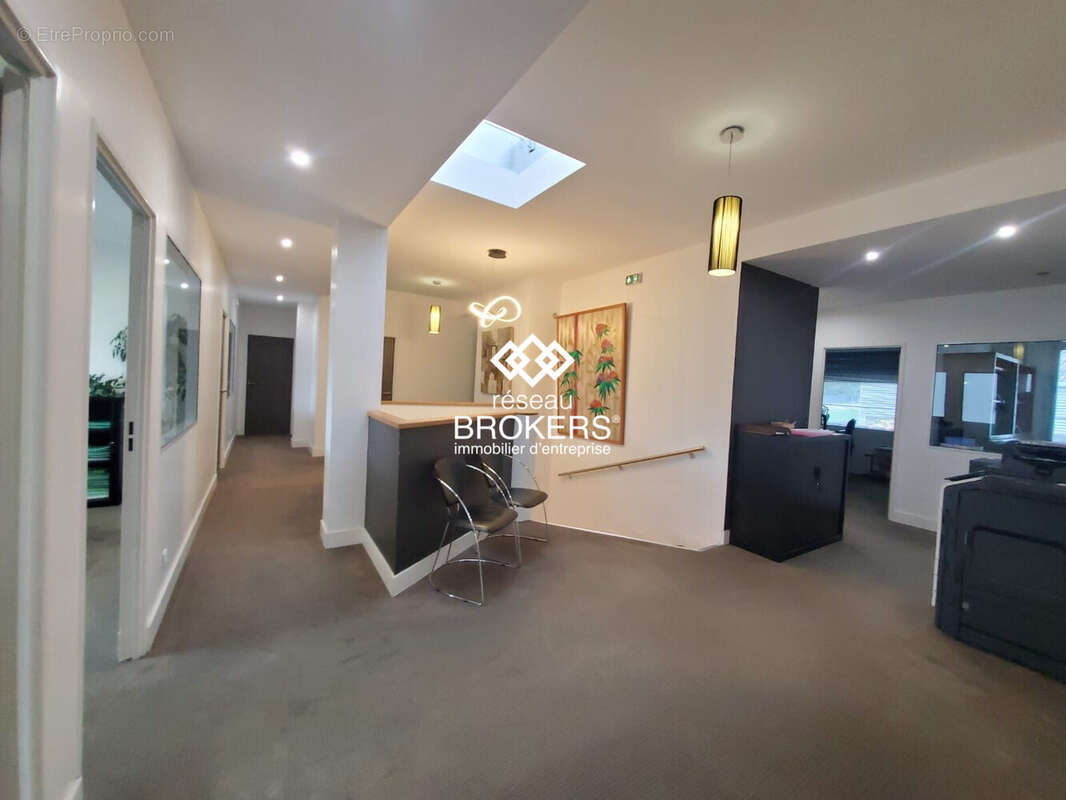 Commerce à CHALLES-LES-EAUX