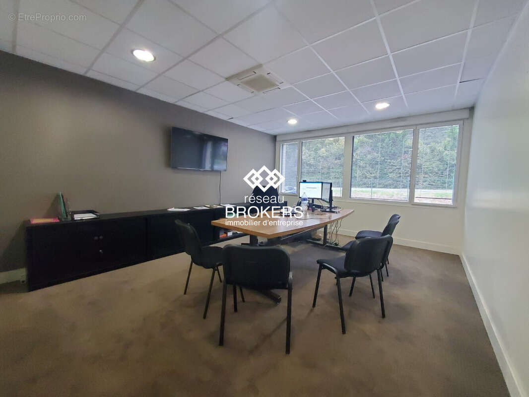 Commerce à CHALLES-LES-EAUX