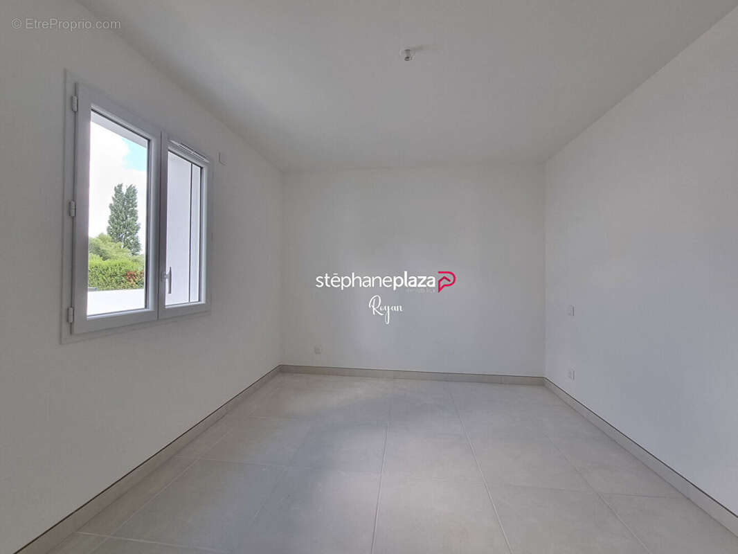 Maison à VAUX-SUR-MER