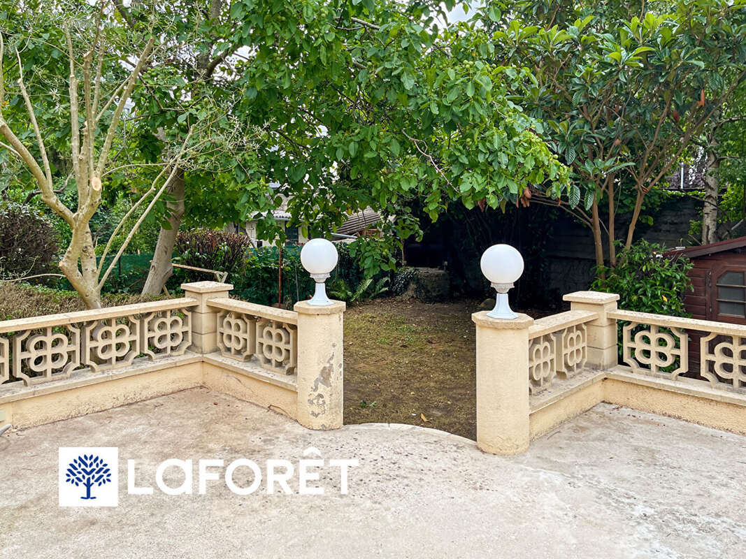 Maison à SAINTE-GENEVIEVE-DES-BOIS