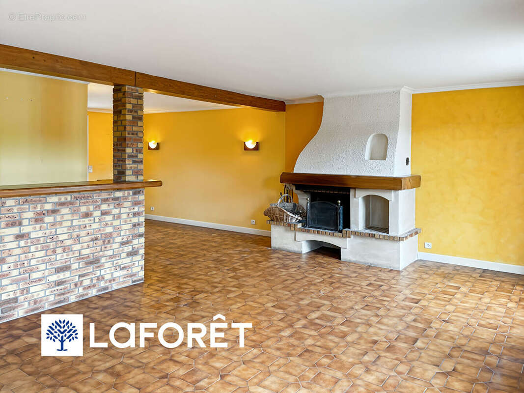 Maison à SAINTE-GENEVIEVE-DES-BOIS