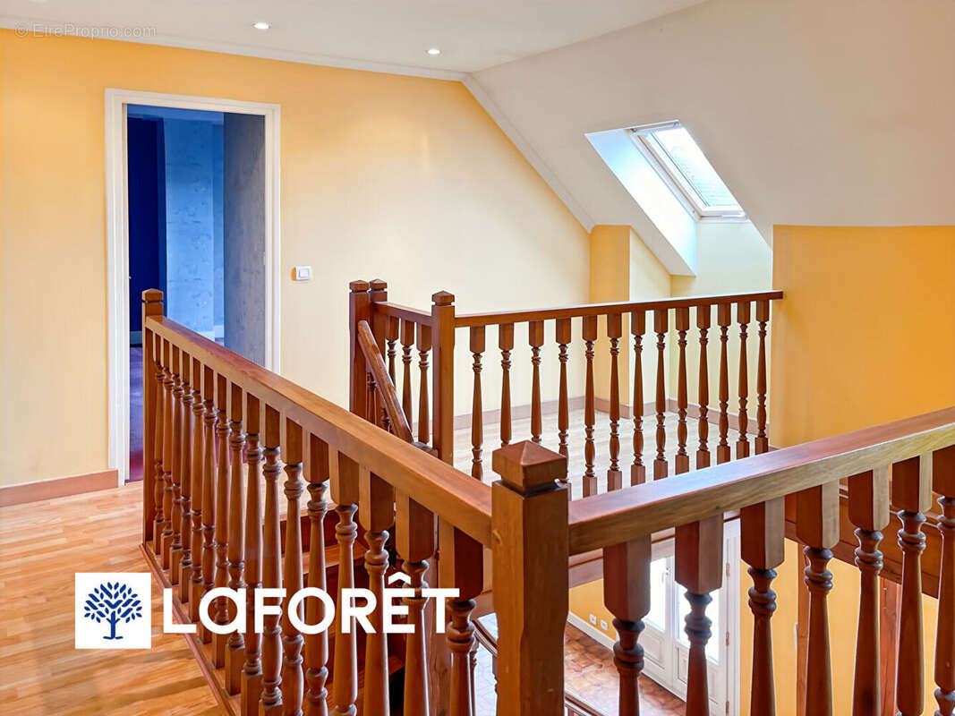 Maison à SAINTE-GENEVIEVE-DES-BOIS