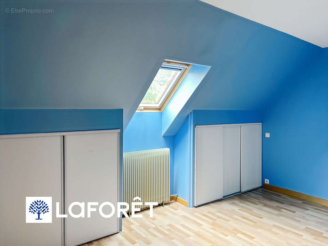 Maison à SAINTE-GENEVIEVE-DES-BOIS