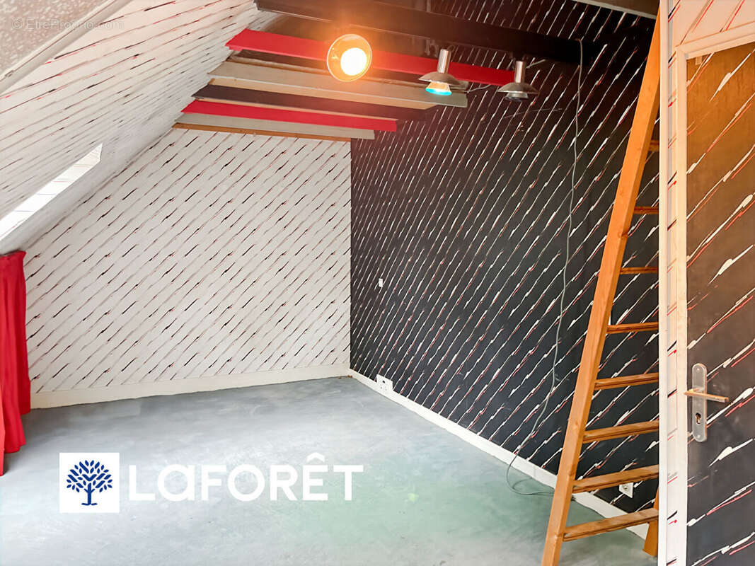 Maison à SAINTE-GENEVIEVE-DES-BOIS