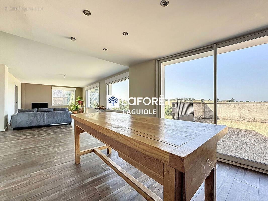 Maison à SAINTE-GENEVIEVE-SUR-ARGENCE