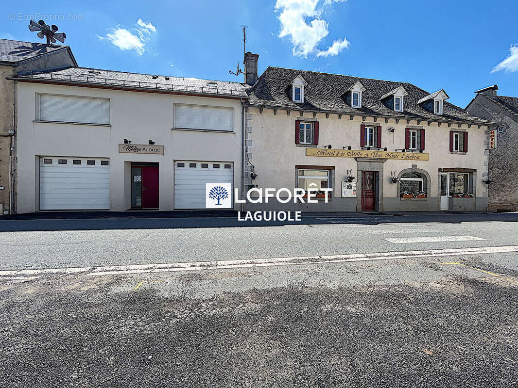 Maison à SAINTE-GENEVIEVE-SUR-ARGENCE