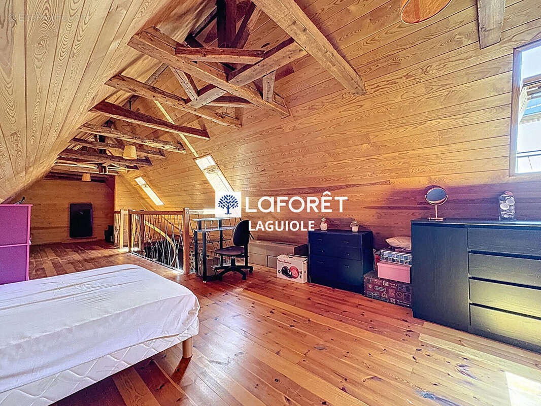 Maison à SAINTE-GENEVIEVE-SUR-ARGENCE