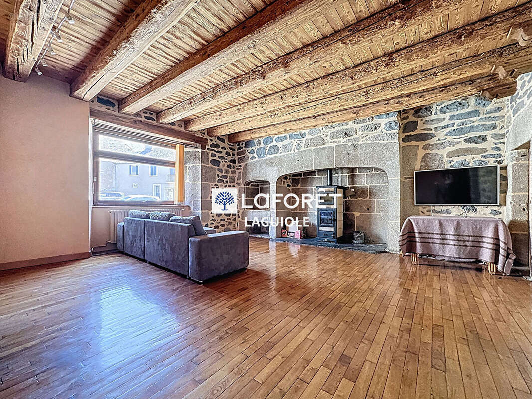 Maison à SAINTE-GENEVIEVE-SUR-ARGENCE