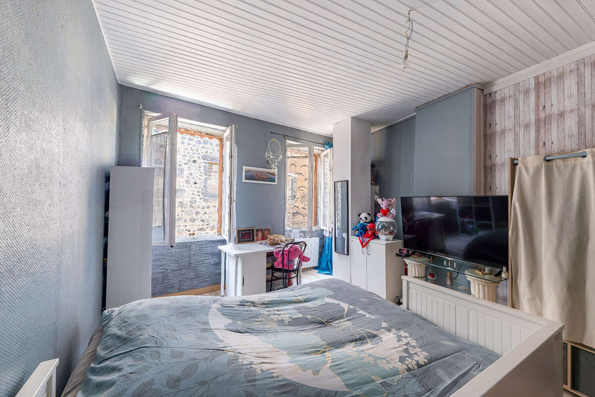 Maison à SAINT-AMANT-TALLENDE