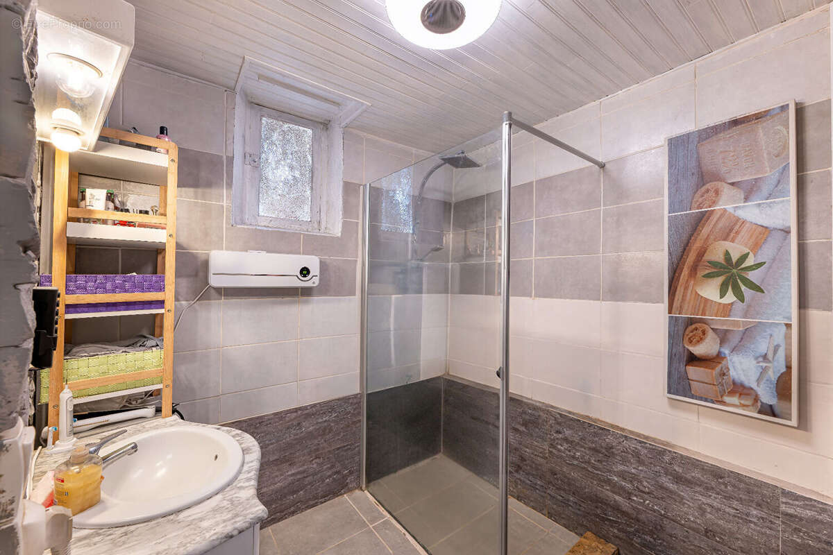 Maison à SAINT-AMANT-TALLENDE