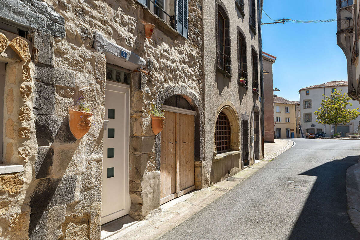 Maison à SAINT-AMANT-TALLENDE