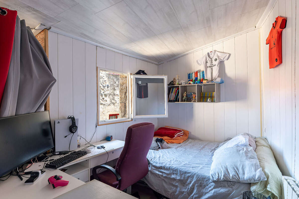 Maison à SAINT-AMANT-TALLENDE