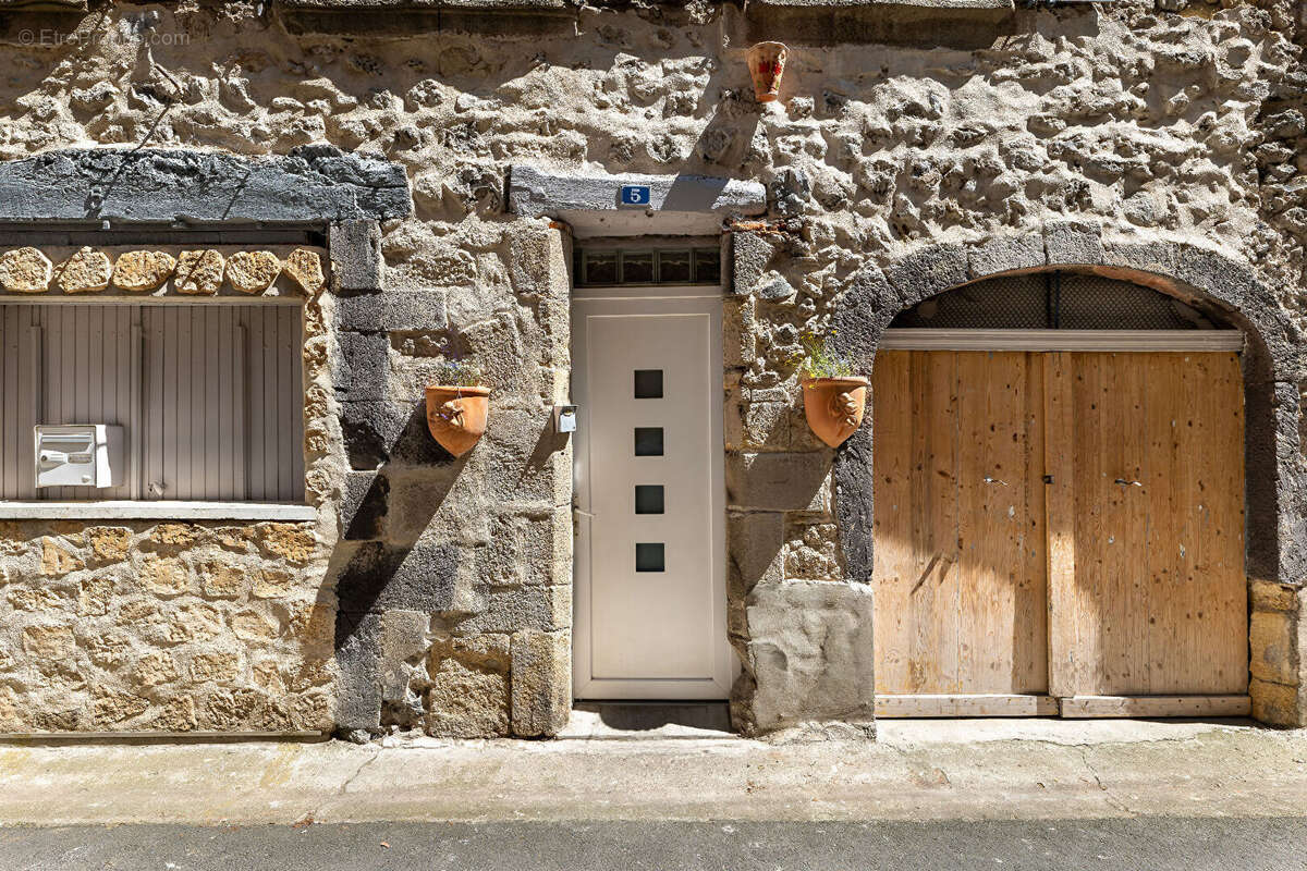 Maison à SAINT-AMANT-TALLENDE