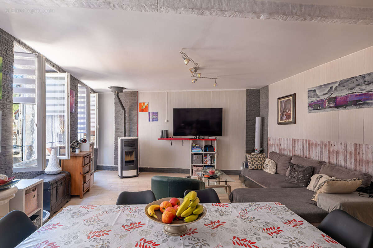 Maison à SAINT-AMANT-TALLENDE