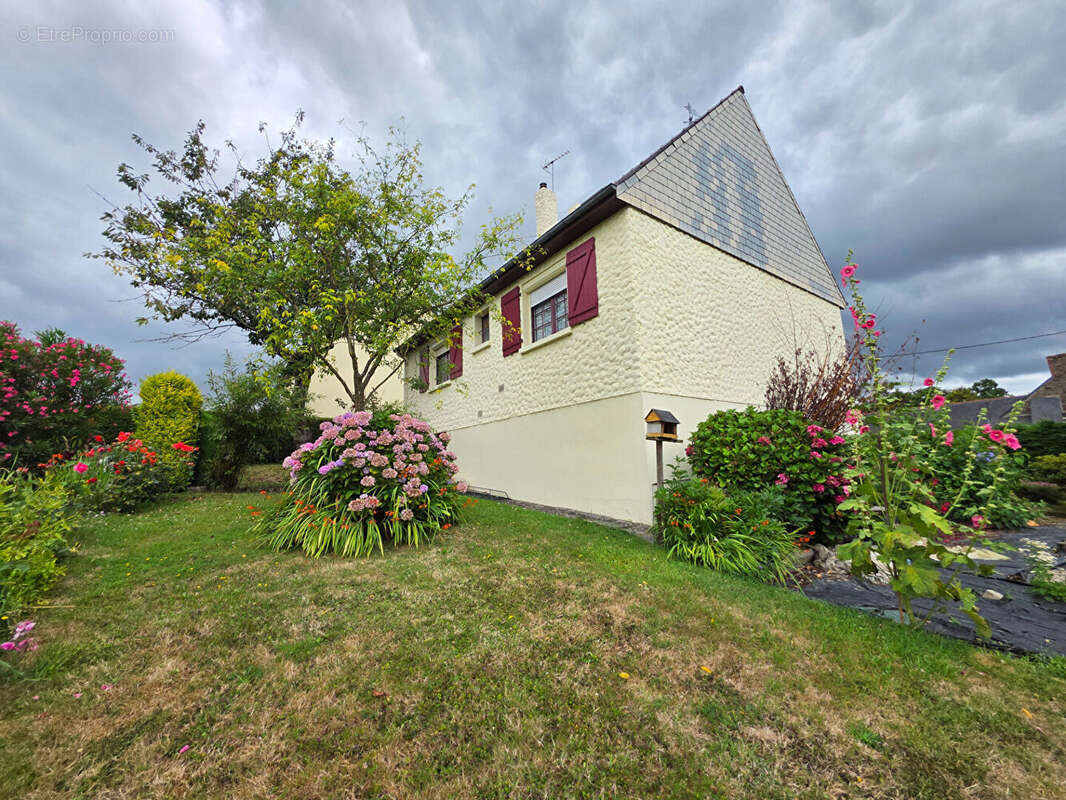 Maison à BAGUER-MORVAN