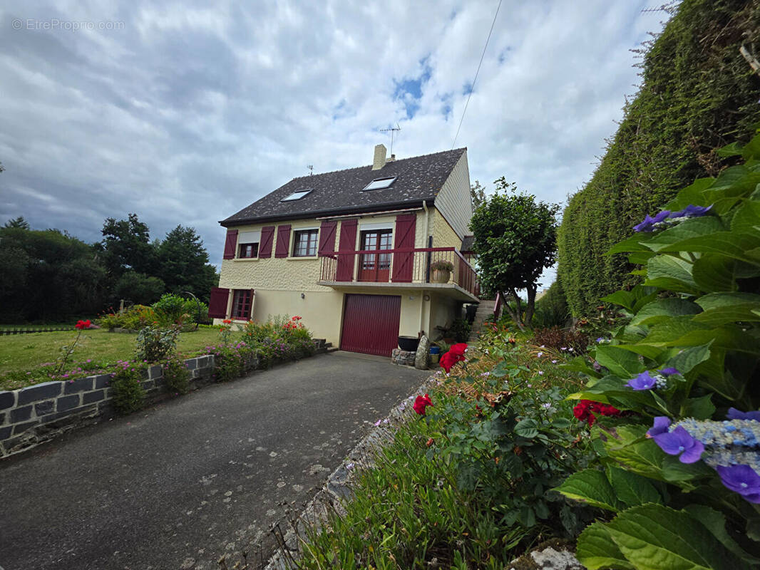 Maison à BAGUER-MORVAN
