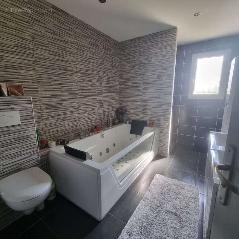 Maison à VENDENESSE-SUR-ARROUX