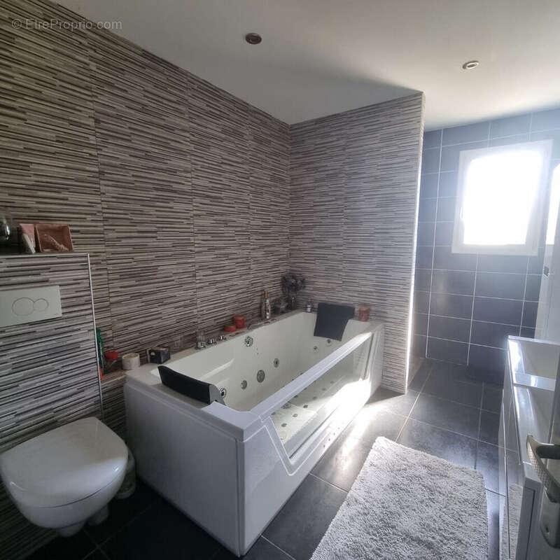 Maison à VENDENESSE-SUR-ARROUX