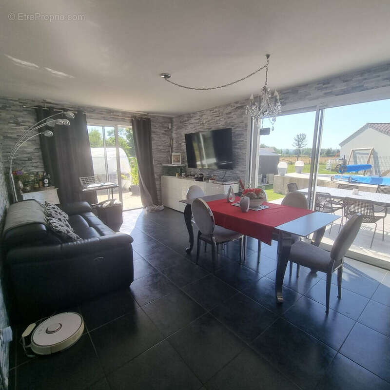 Maison à VENDENESSE-SUR-ARROUX