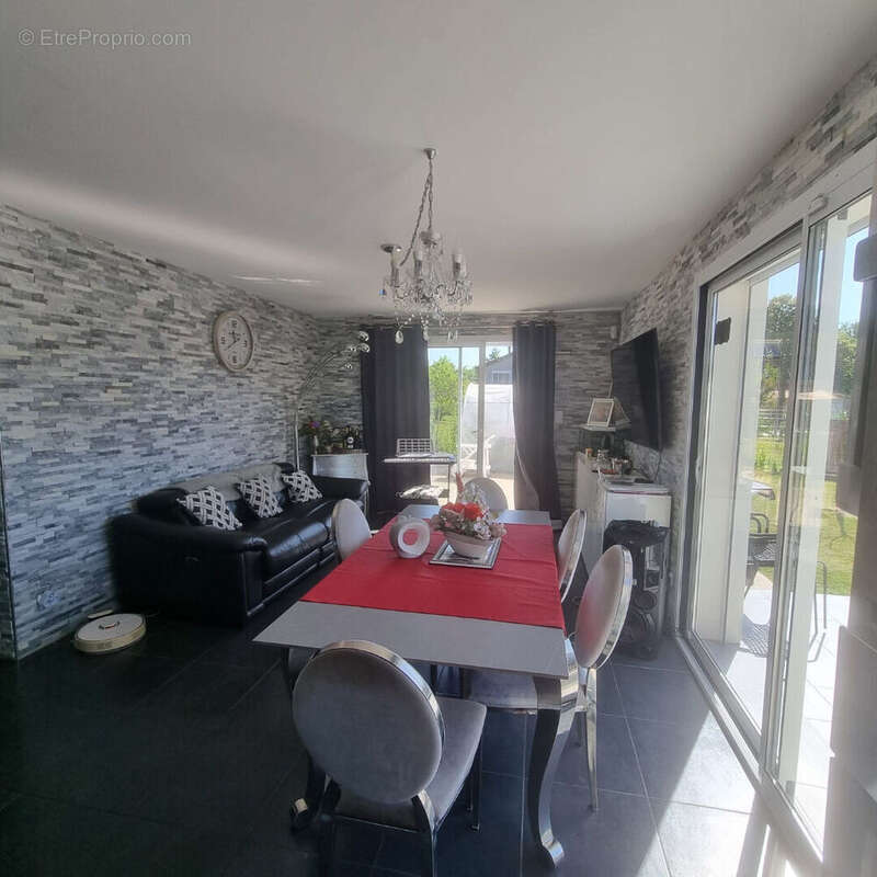 Maison à VENDENESSE-SUR-ARROUX