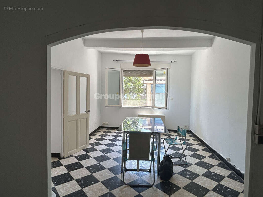 Maison à COURTHEZON