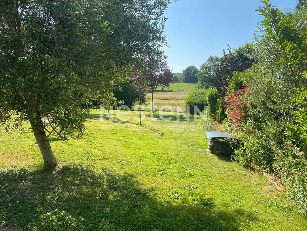 Maison à SAINT-SAUD-LACOUSSIERE